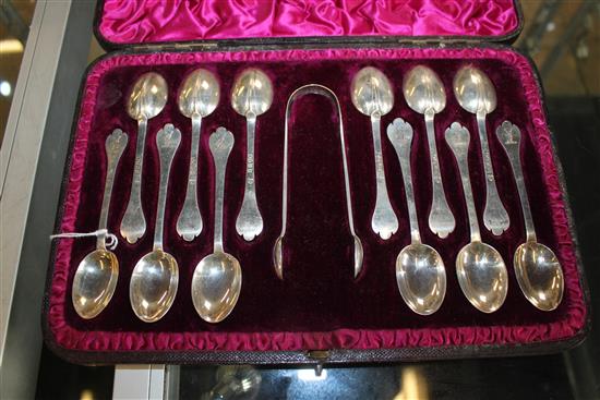 Set of 12 Victorian silver coffee spoons and sugar tongs, cased
